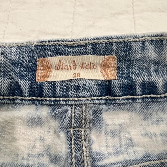 Altar'd State Denim Cloud Wash Distressed Frayed Hem Shorts--Size 28 - Picture 12 of 14